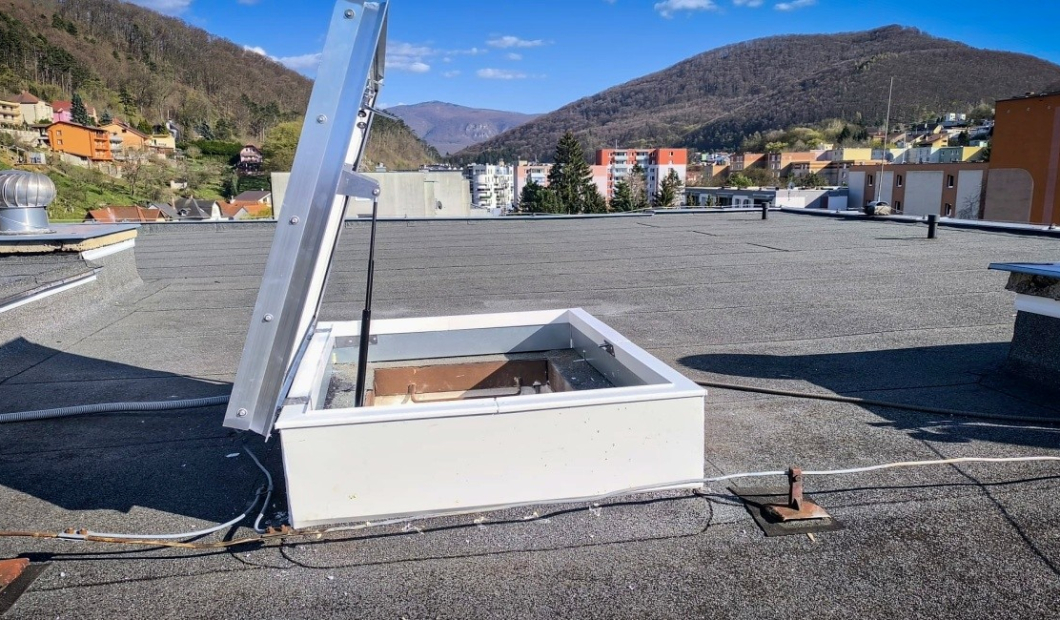 Menili sme poškodené a nefunkčné strešné výlezy
